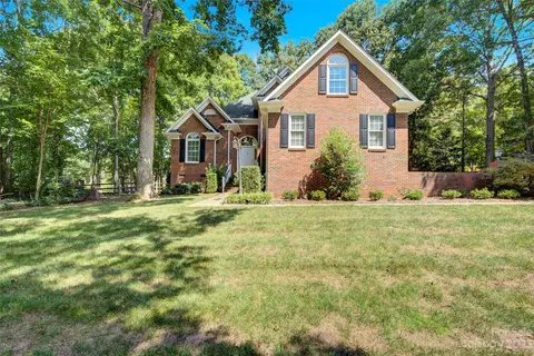 2542 Willowbrook Dr, Matthews, NC 28104