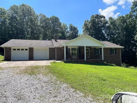 180 Sand Castle Dr, Nebo, NC 28761
