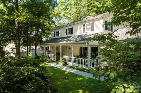 1003 Edinburgh Ct, Lenoir, NC 28645