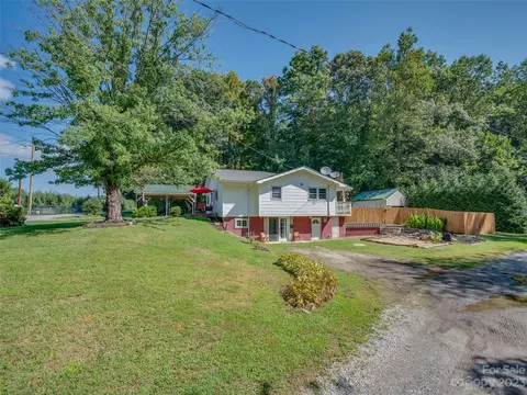 114 Bearwallow Rd, Hendersonville, NC 28792