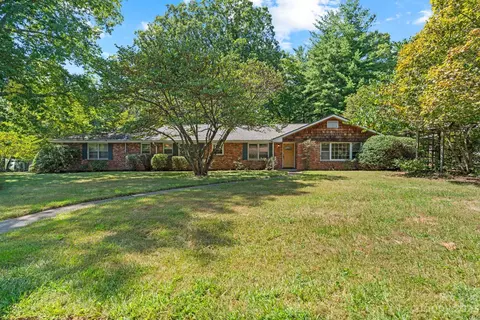 2 Oakwilde Dr, Asheville, NC 28803