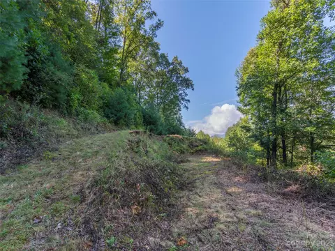 120 Walnut Ridge Dr, Clyde, NC 28721
