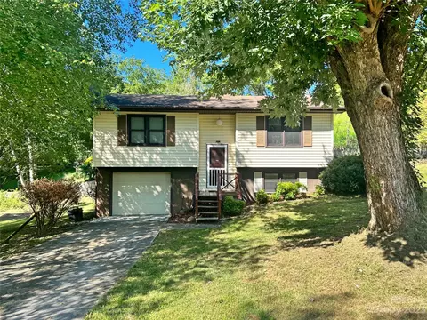 428 Lee Rd, Clyde, NC 28721