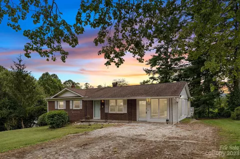 72 Poplar St, Brevard, NC 28712