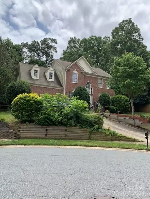 5711 Kinglet Ln, Charlotte, NC 28269