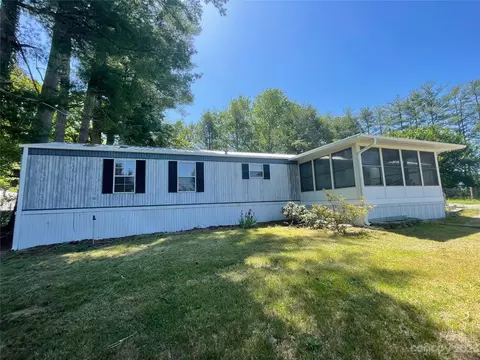 388 Zeb Corn Rd, Hendersonville, NC 28792