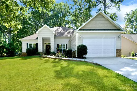 157 Autumn Grove Ln, Mooresville, NC 28115