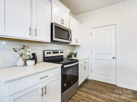 Kitchen - 439 Saddlebred Ln, Locust, NC 28097 photo 4 of 5