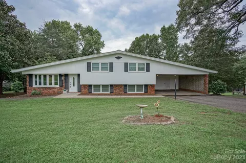2773 Magnolia St, Conover, NC 28613