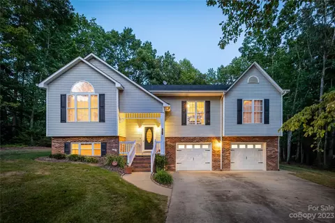 1608 8th Street Se Cir SE, Hickory, NC 28602