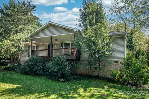 51 Upper Moffitt Rd, Asheville, NC 28805