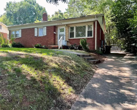 2224 Falmouth Rd, Charlotte, NC 28205