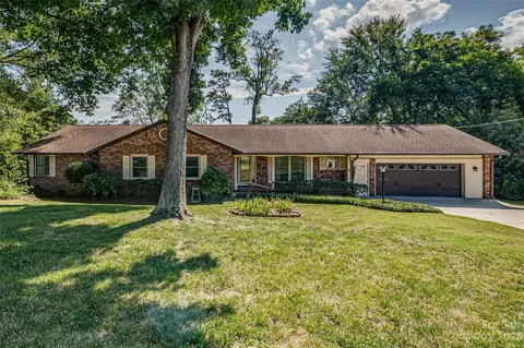 8843 Larchmont Cir, Charlotte, NC 28214