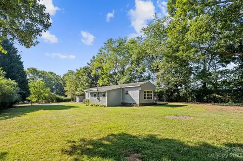 112 Paradise Ct, Candler, NC 28715