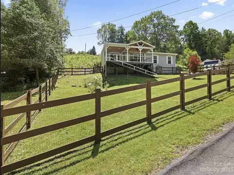565 Valley Rd, Spruce Pine, NC 28777