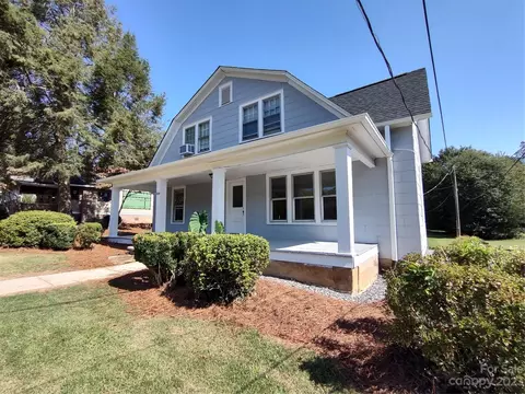 330 8th Avenue Nw Dr NW, Hickory, NC 28601