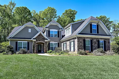 4157 Nottaway Place Dr, Matthews, NC 28105
