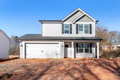 8020 Linda Lake Dr, Charlotte, NC 28215