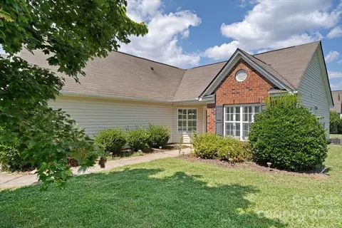 213 Woodbridge Cir, Mount Holly, NC 28120