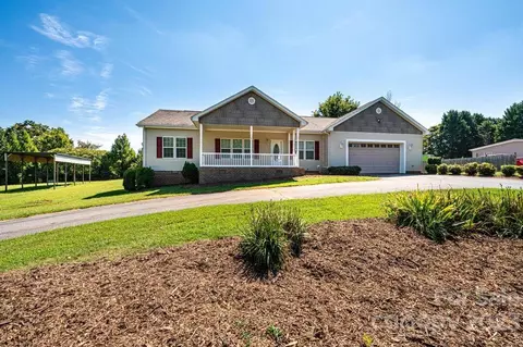 1503 Kelley Ct, Conover, NC 28613 photo 3