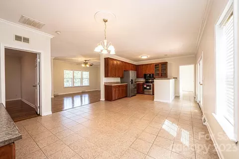 1503 Kelley Ct, Conover, NC 28613 photo 2