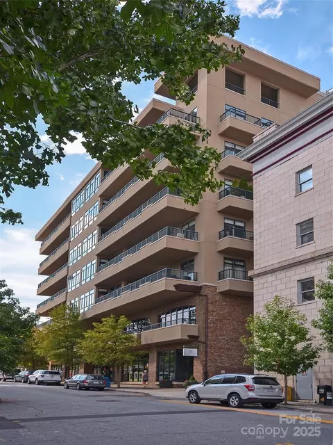 21 Battery Park 305 Ave #305, Asheville, NC 28801