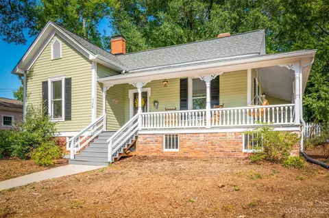 326 Kelly St, Statesville, NC 28677