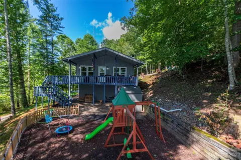 4 Cme Ln, Burnsville, NC 28714