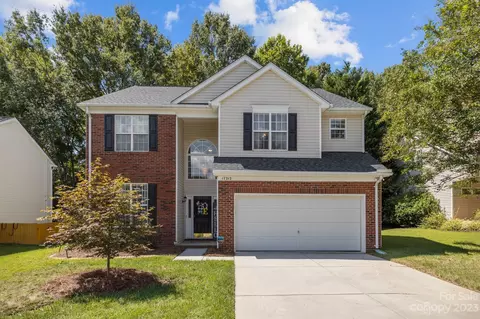 17212 Cambridge Woods Ct, Charlotte, NC 28277