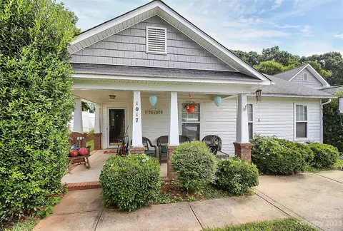 1017 Crestdale Crossing Dr, Matthews, NC 28105