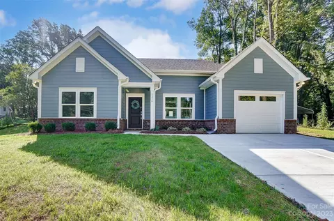 5216 Hoover Dr, Charlotte, NC 28269