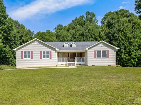 106 Brogden Ln, Hendersonville, NC 28791