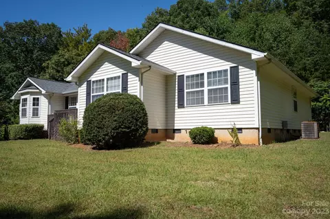 74 Chicory Dr, Marion, NC 28752 photo 3
