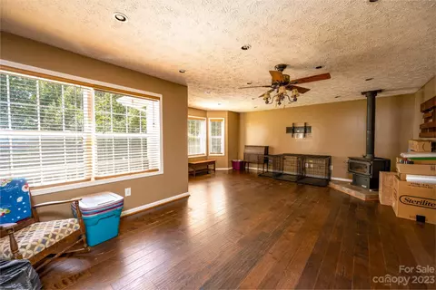 74 Chicory Dr, Marion, NC 28752 photo 7