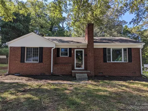 913 Maple E Ave, Gastonia, NC 28054