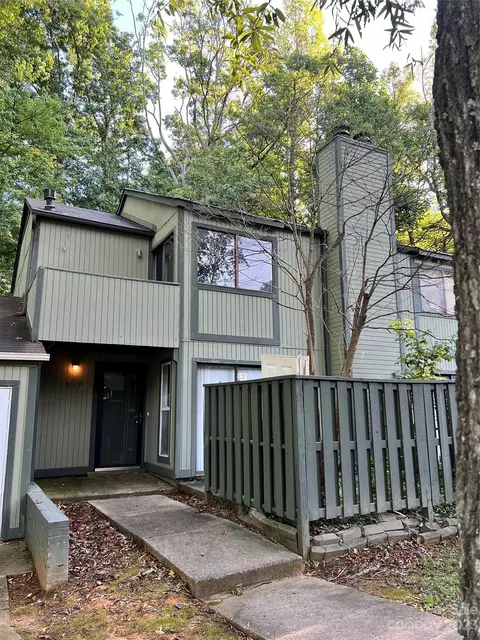 6112 Bent Tree Ct, Charlotte, NC 28212