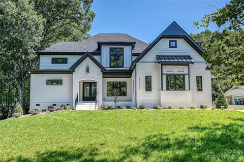 1221 Reverdy Ln, Matthews, NC 28105