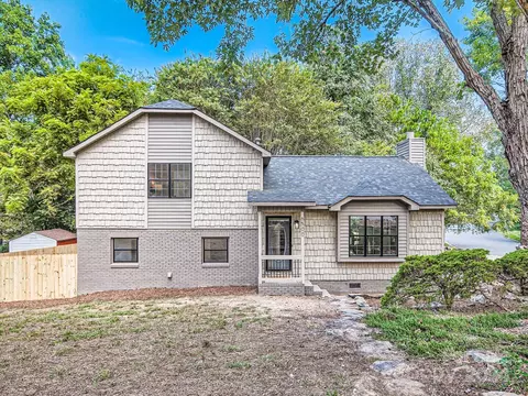 6500 Deermont Ct, Charlotte, NC 28211
