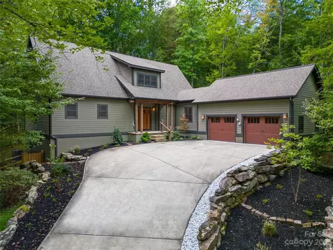 75 Nodatsi Ct, Brevard, NC 28712