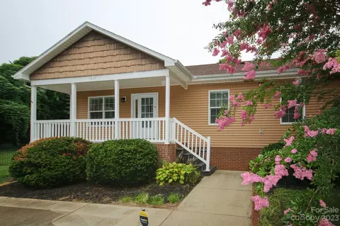 517 1st Sw St SW, Hickory, NC 28602