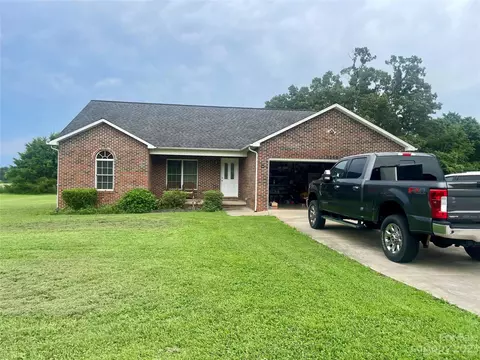 8289 Madison Ln, Hickory, NC 28602