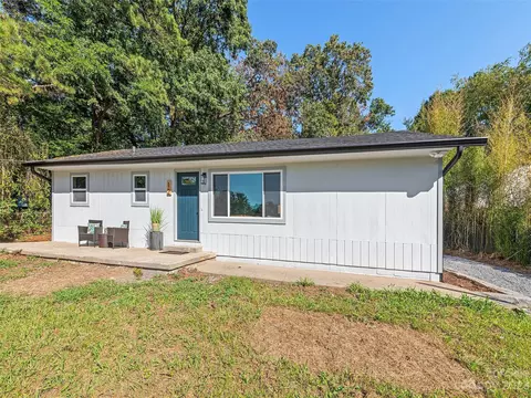 12 Pine Burr Rd, Asheville, NC 28806