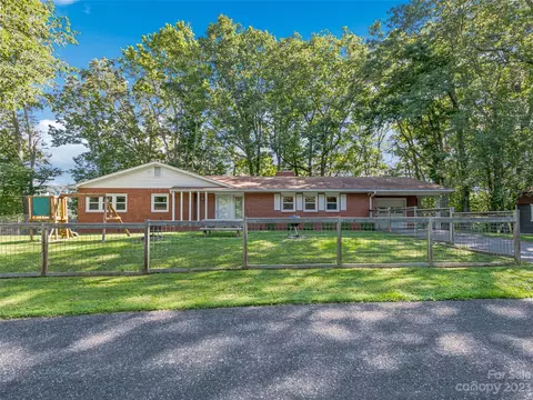 460 Hunter St, Burnsville, NC 28714