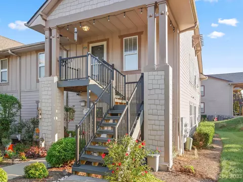 570 Deermouse Way, Hendersonville, NC 28792