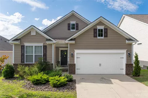 4 Regent Heights Rd, Leicester, NC 28748