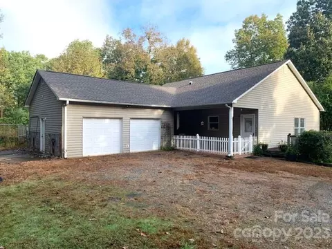 1081 Green Creek Dr, Columbus, NC 28722