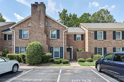 6693 Bunker Hill Cir, Charlotte, NC 28210