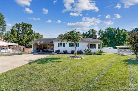 604 E Georgia Ave, Bessemer City, NC 28016