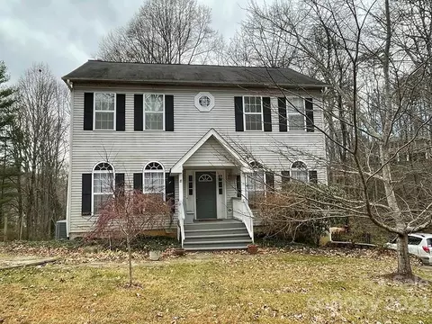 18 Laurel Trail Dr, Fairview, NC 28730