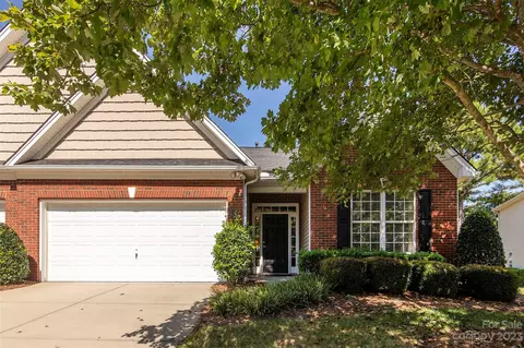 6234 Meadow Glen Ln, Harrisburg, NC 28075